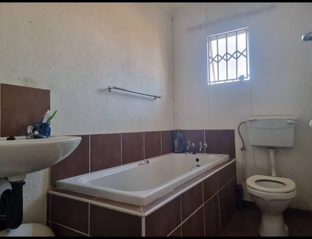 3 BEDROOM HOUSE FOR SALE IN BEVERLEY HILLS